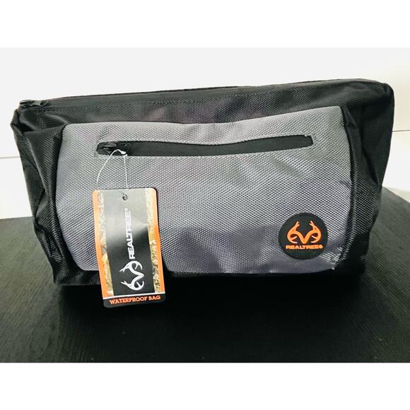 Realtree Outdoor/Hunting/Hiking, Waist Bag/Fanny Pack, Adjustable, Waterproof - Picture 4 of 8